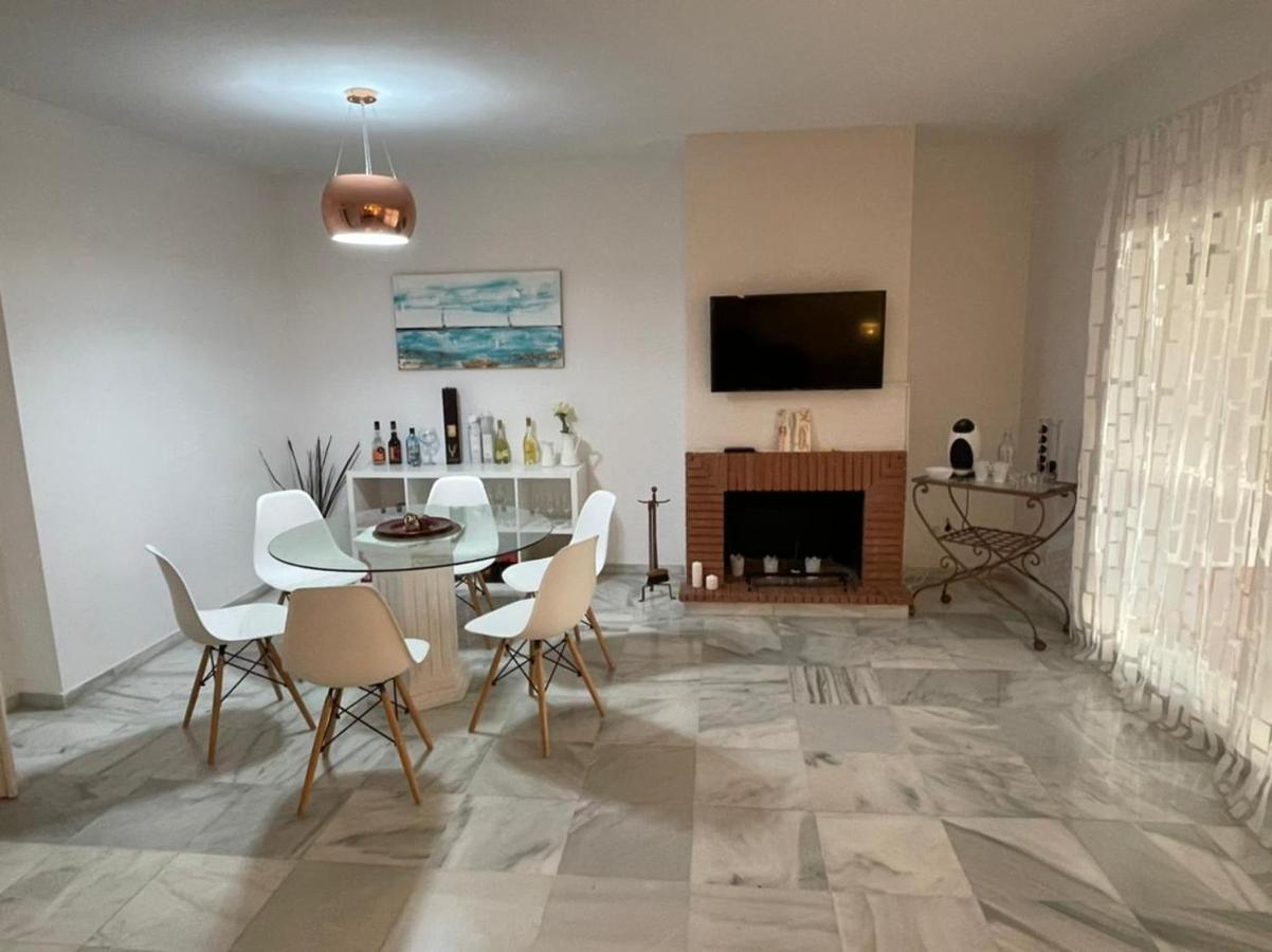 Amazing Apartment For Families Up To 6 Persons Benalmadena Bagian luar foto