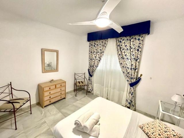 Amazing Apartment For Families Up To 6 Persons Benalmadena Bagian luar foto